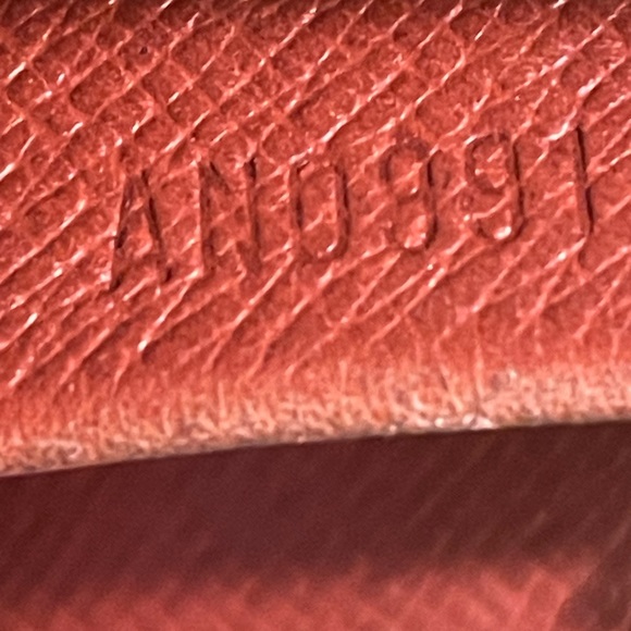 1991 Louis Vuitton Elise wallet - Picture 6 of 12